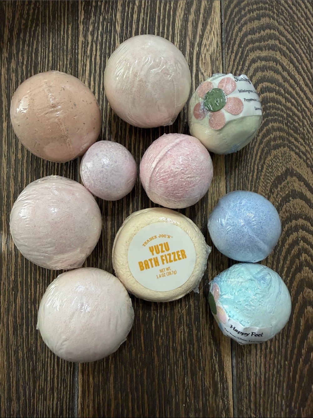 10 Bath Fizzer and Assorted Women's Bath Bomb Set - Pastel Mix